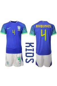 Brasilia Marquinhos #4 Jalkapallovaatteet Lasten Vieraspeliasu MM-kisat 2022 Lyhythihainen (+ Lyhyet housut)